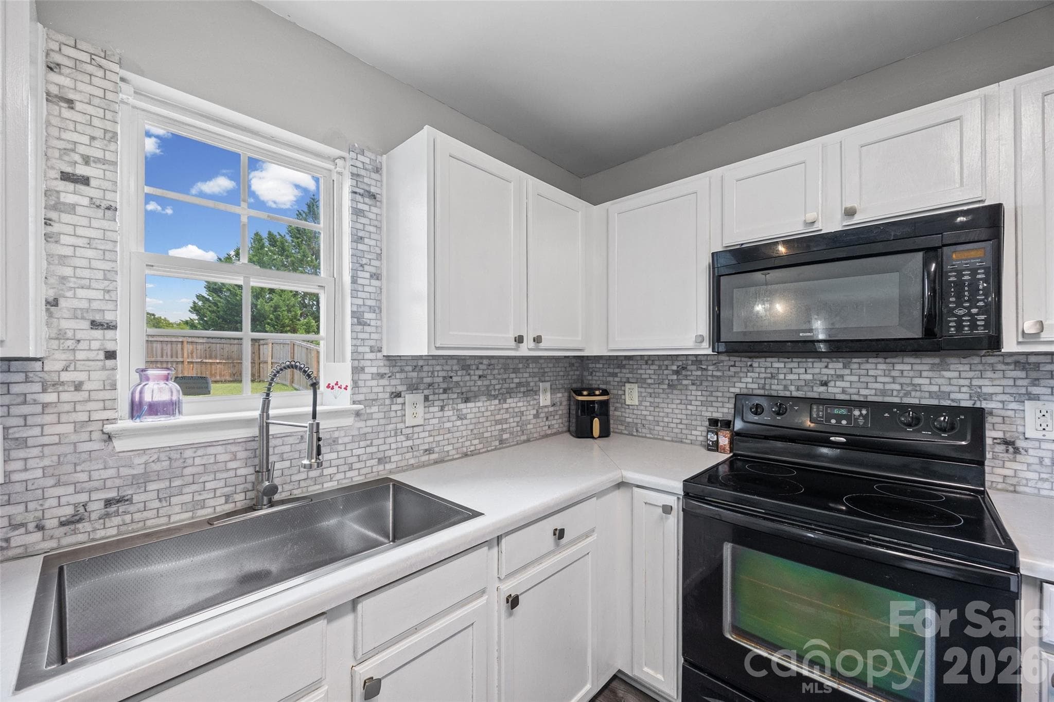 Single Family Residence at 512 Gentle Breeze Lane, Rock Hill, photo 17 of 35