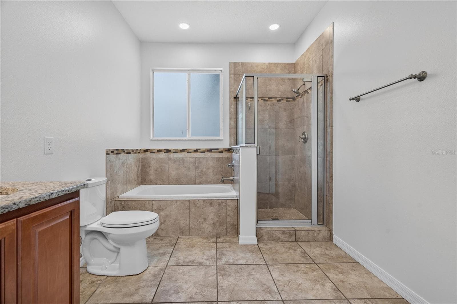 Shower & Bathroom Tub - 3922 CEDAR HAMMOCK TRL, ST CLOUD