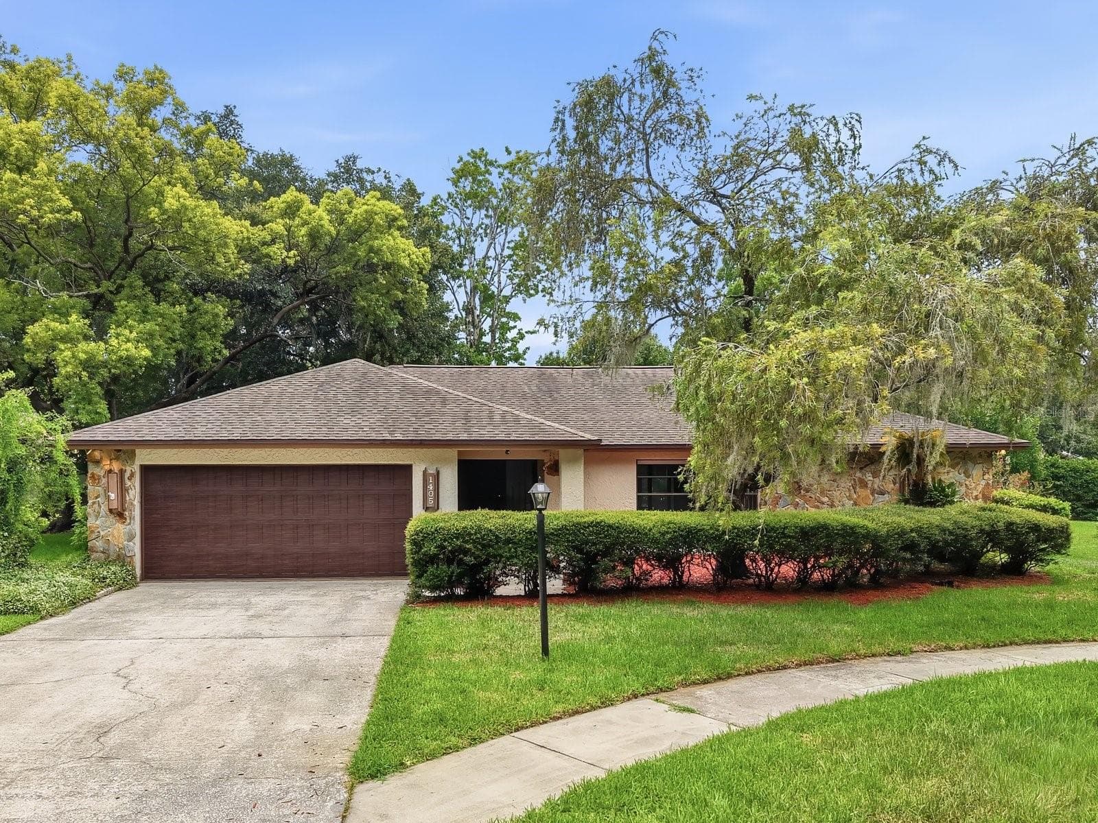 1405 LAUREL CT