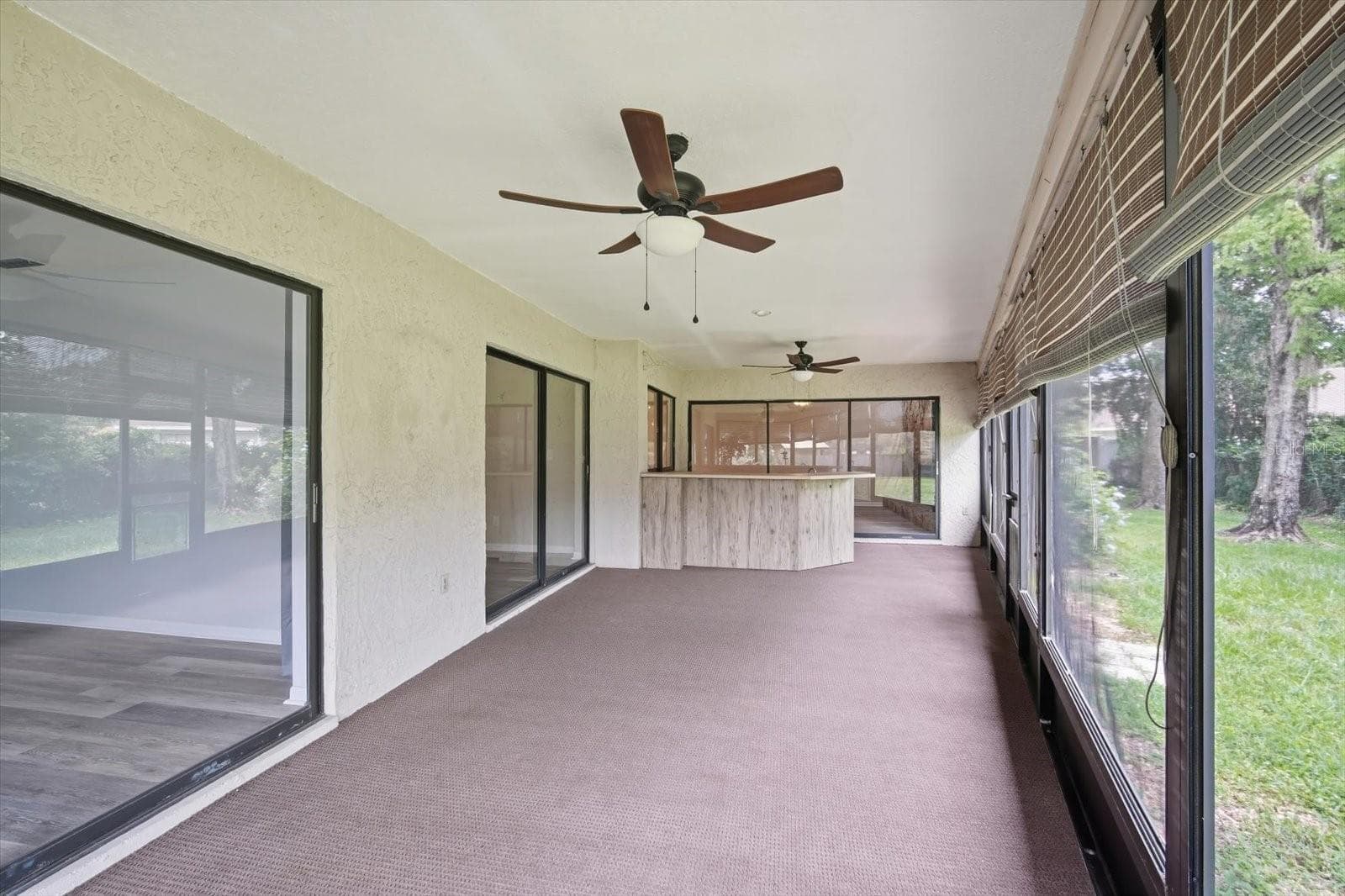Massive outdoor covered, screened lanai with outdoor kitchen and ceiling fans - 1405 LAUREL CT, PLANT CITY