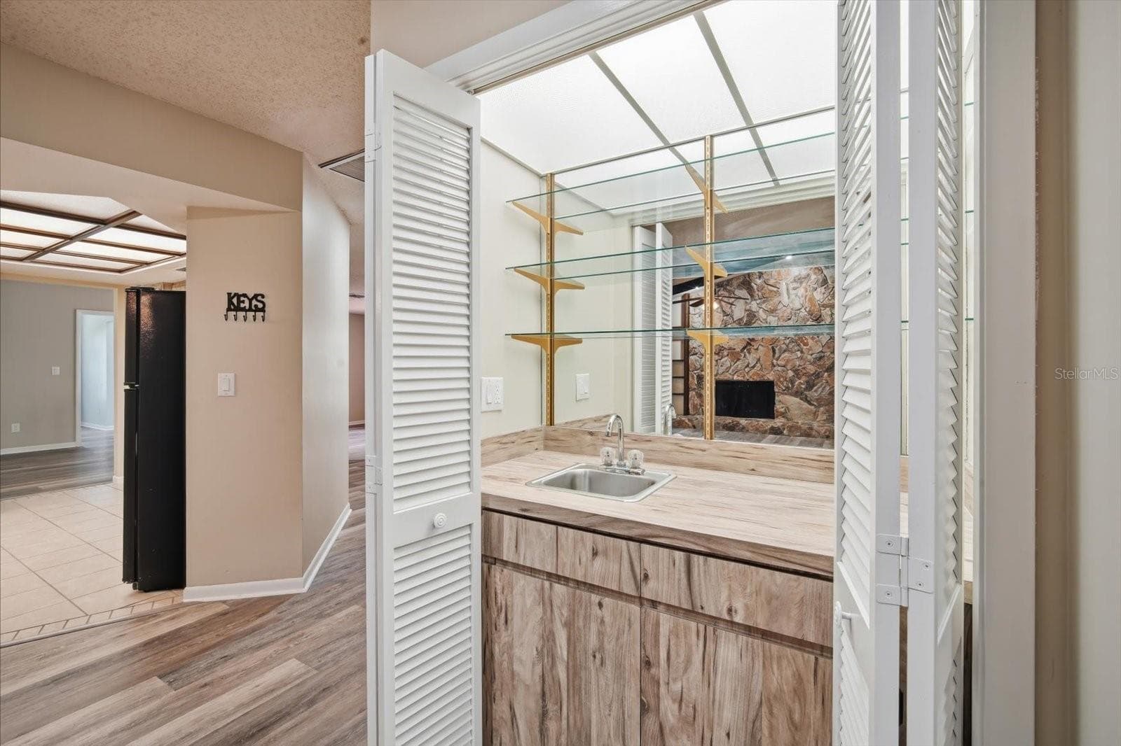 Wet Bar - 1405 LAUREL CT, PLANT CITY
