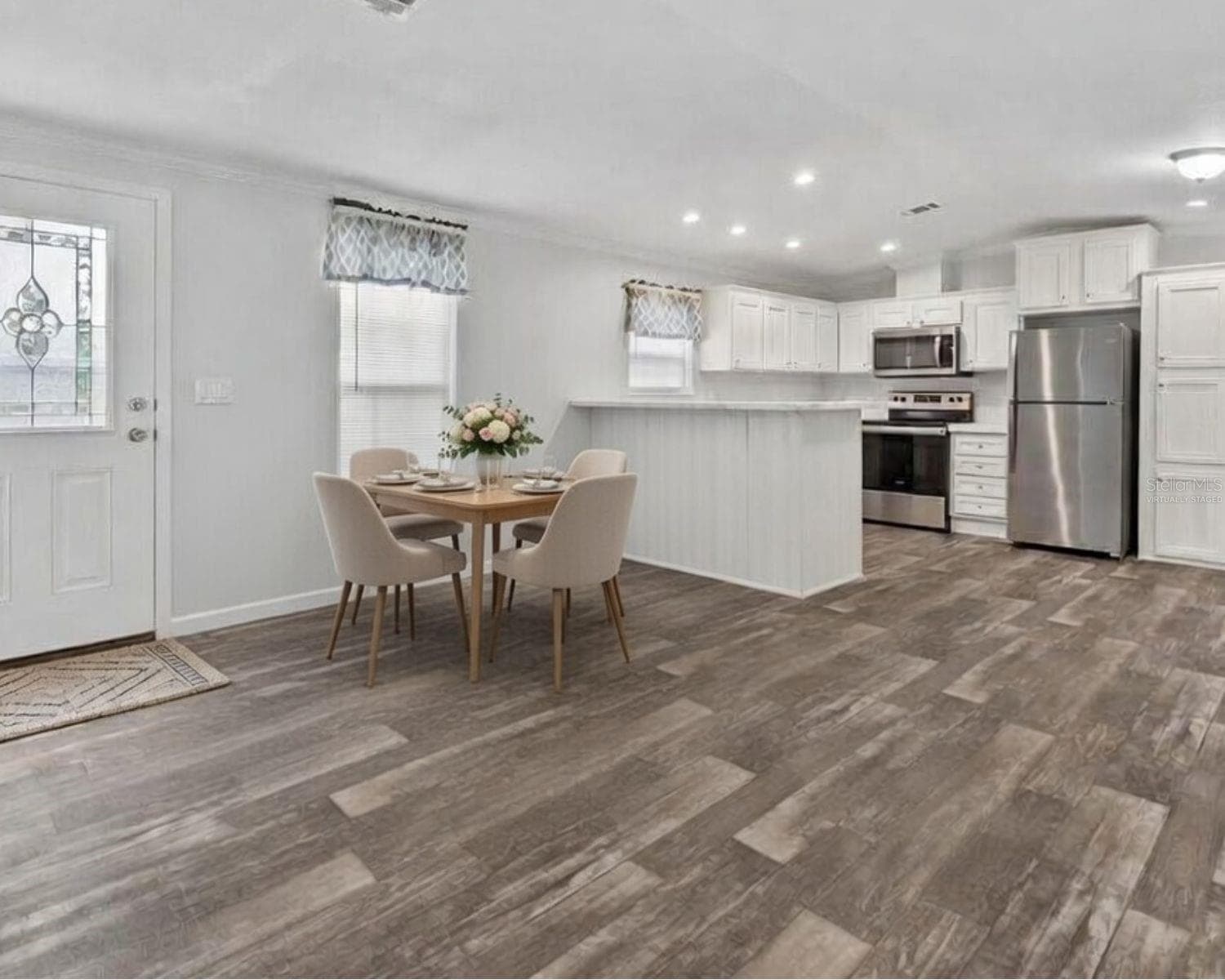 Virtually staged - 3035 CRYSTAL HILLS DR, LAKELAND