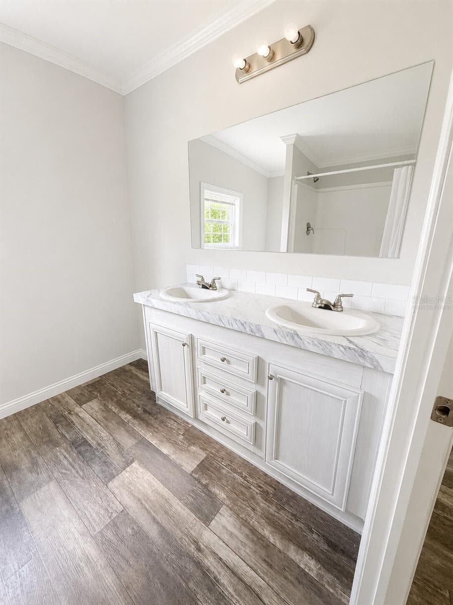 Virtually staged - 3035 CRYSTAL HILLS DR, LAKELAND