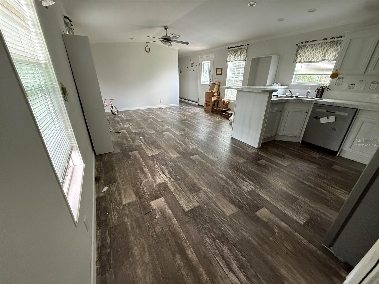 Virtually staged - 3035 CRYSTAL HILLS DR, LAKELAND