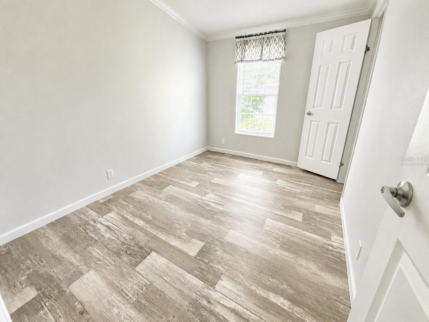 Virtually staged - 3035 CRYSTAL HILLS DR, LAKELAND