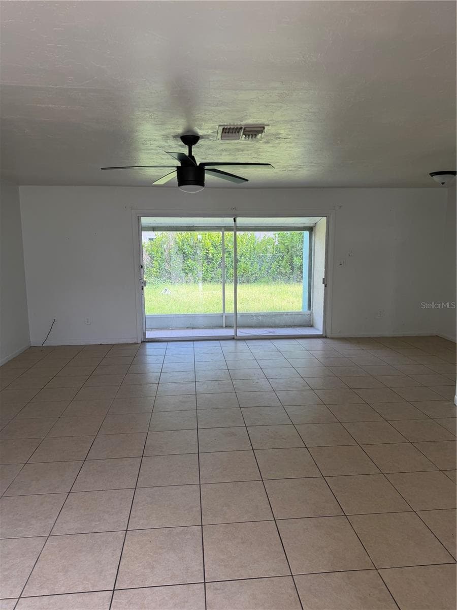 Single Family Residence at 21077 GERTRUDE AVE, PORT CHARLOTTE, photo 4 of 17