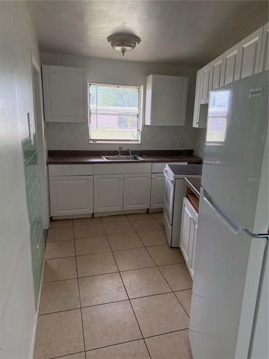 Single Family Residence at 21077 GERTRUDE AVE, PORT CHARLOTTE, photo 6 of 17