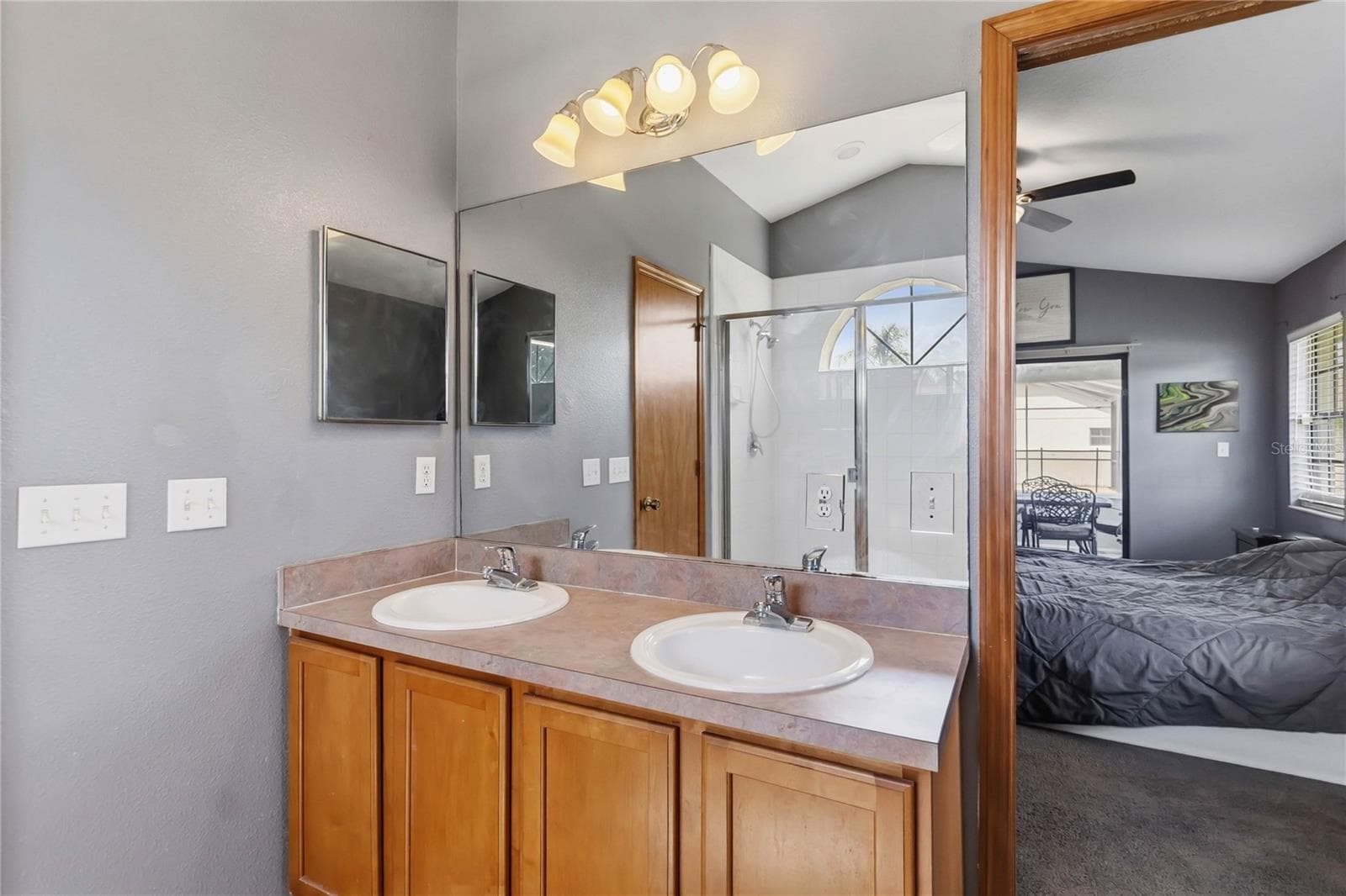 Primary Bath: Dual Sinks - 2207 DEATA CT, ST CLOUD