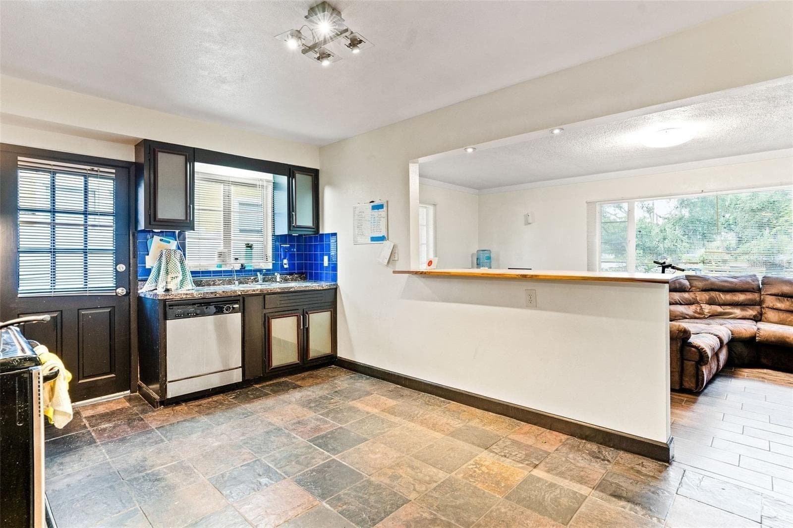 Triplex at 912 DRUID RD E, CLEARWATER, photo 4 of 30