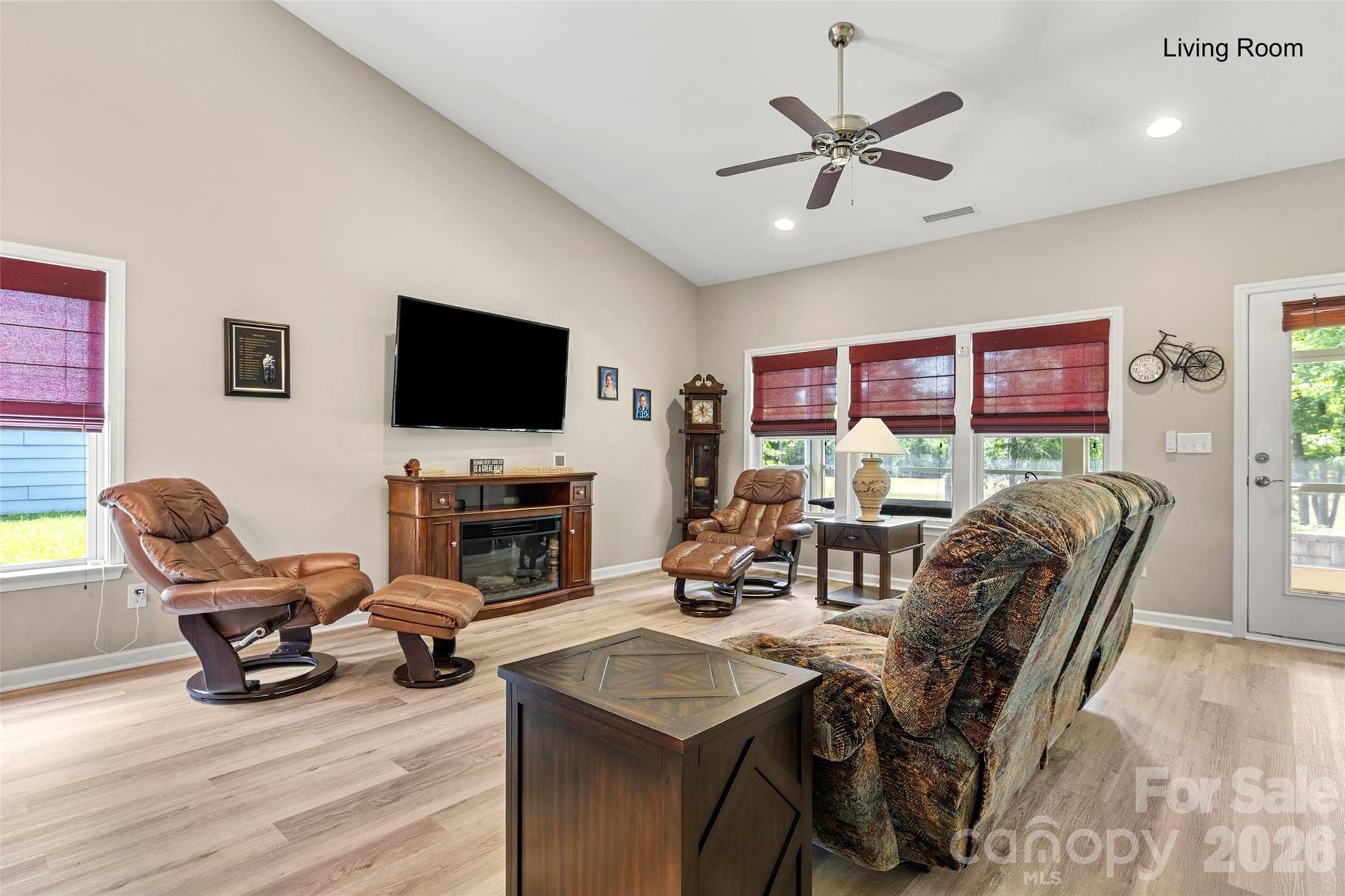 Single Family Residence at 25566 Seagull Drive, Lancaster, photo 15 of 47