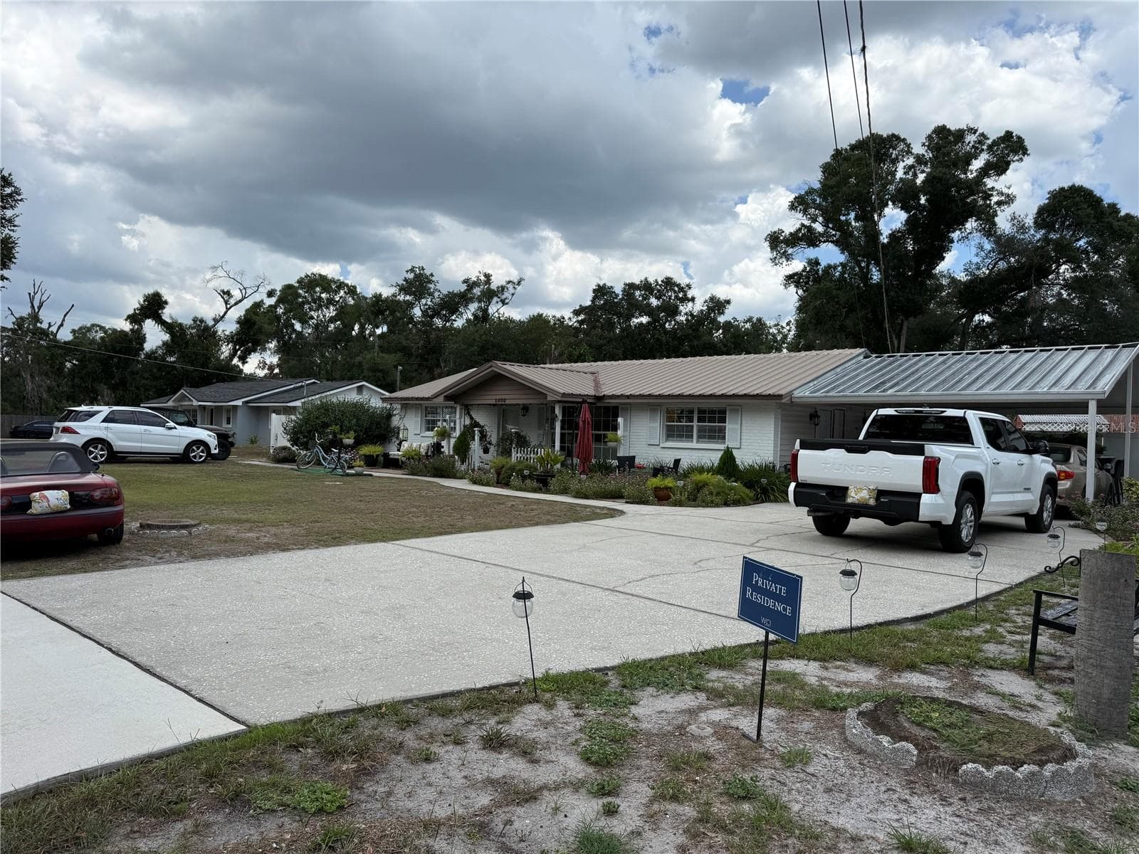 Single Family Residence at 5408 EUREKA SPRINGS RD, TAMPA, photo 3 of 44