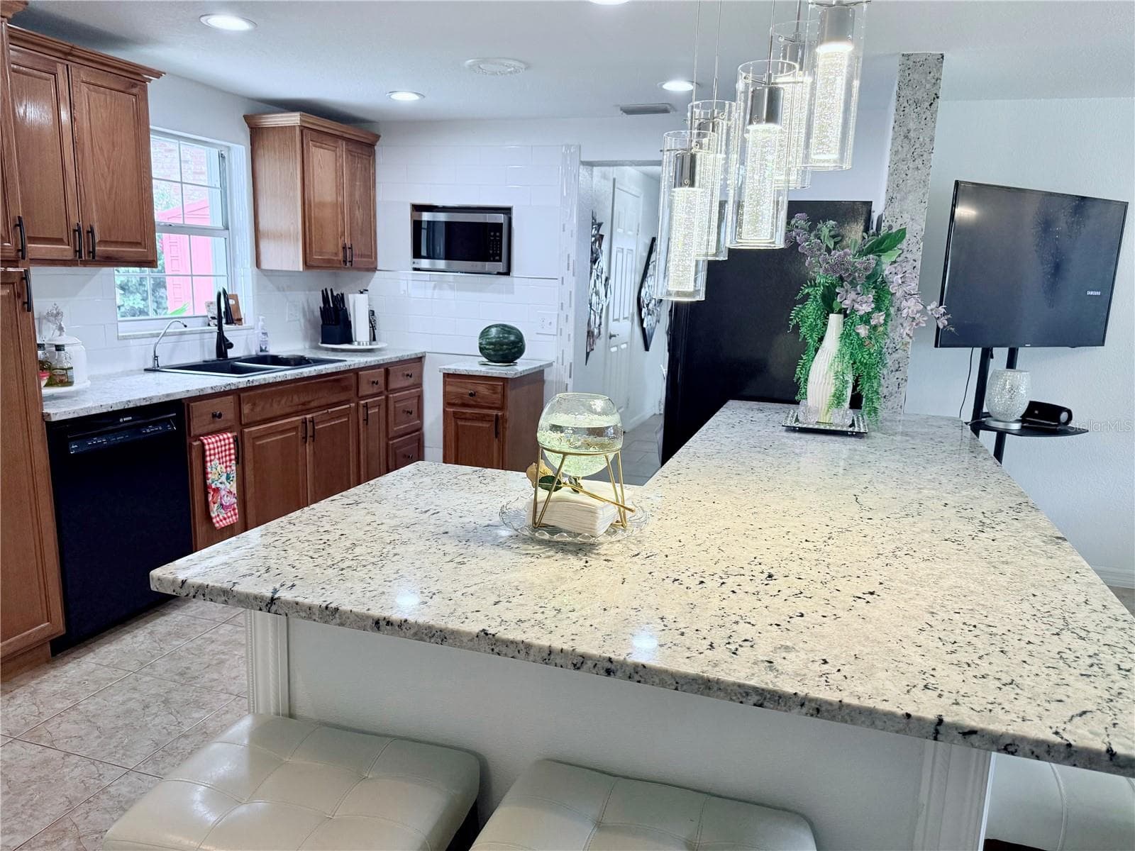 Single Family Residence at 5408 EUREKA SPRINGS RD, TAMPA, photo 11 of 44