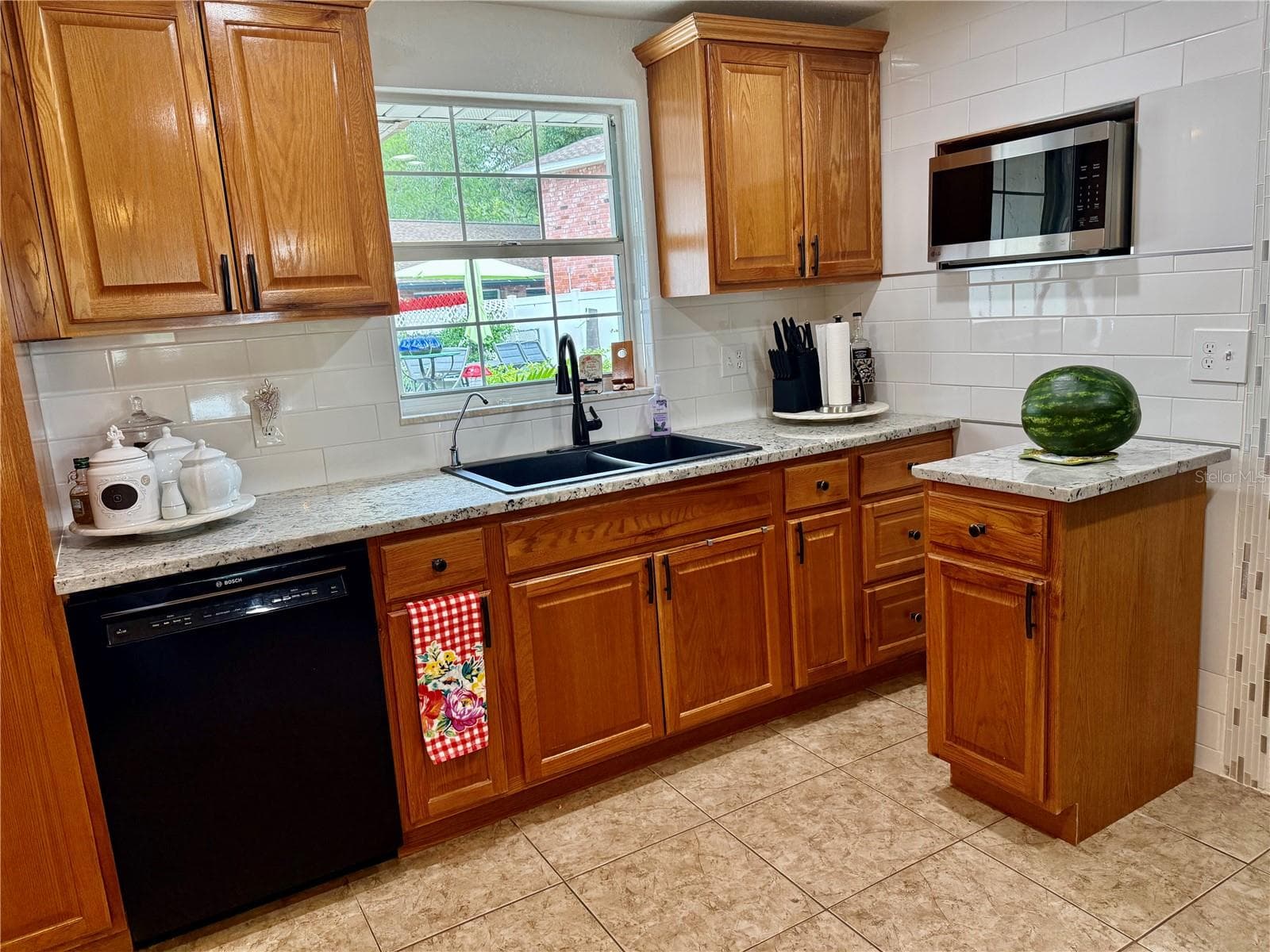 Single Family Residence at 5408 EUREKA SPRINGS RD, TAMPA, photo 13 of 44