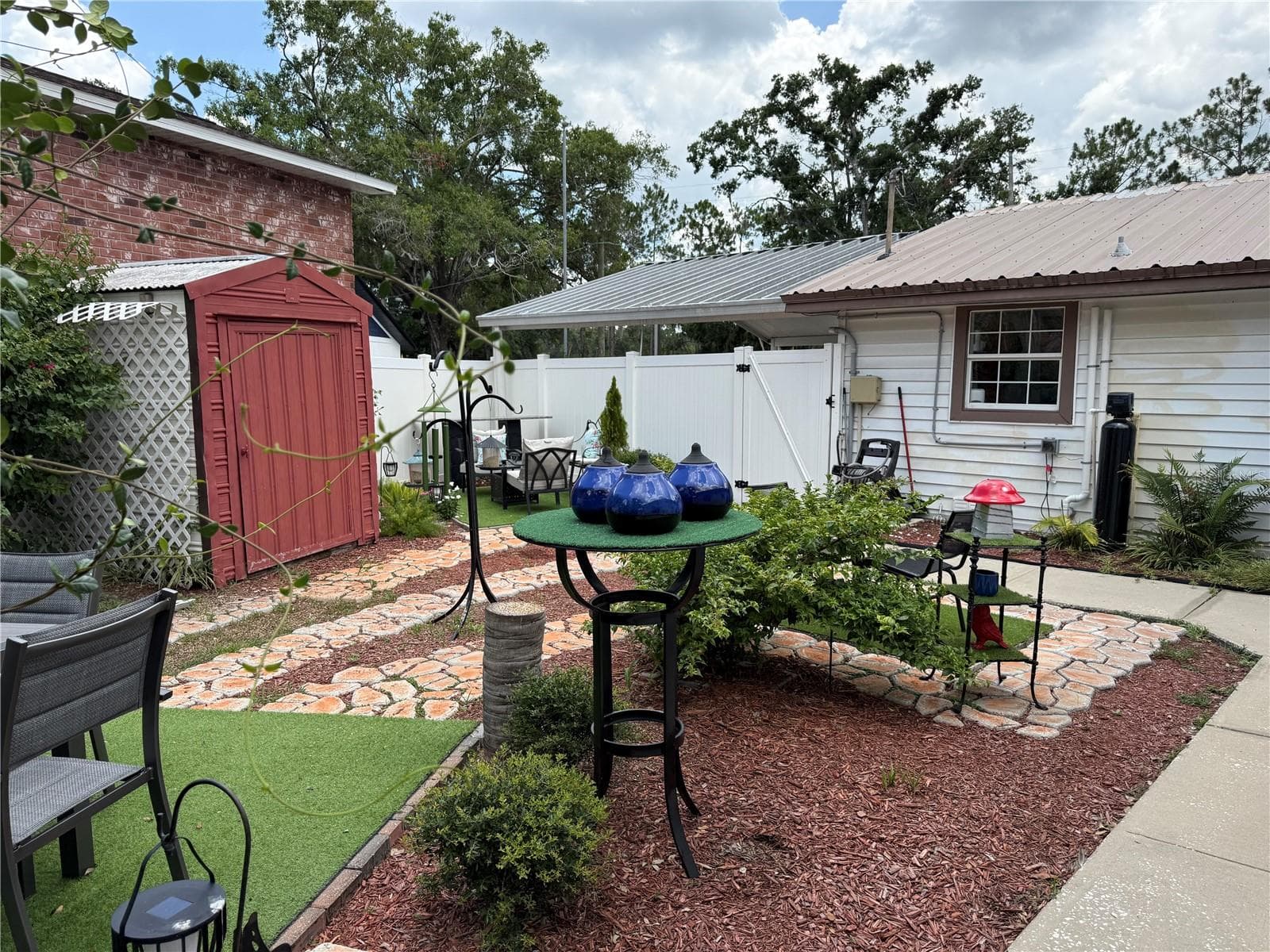 Single Family Residence at 5408 EUREKA SPRINGS RD, TAMPA, photo 39 of 44