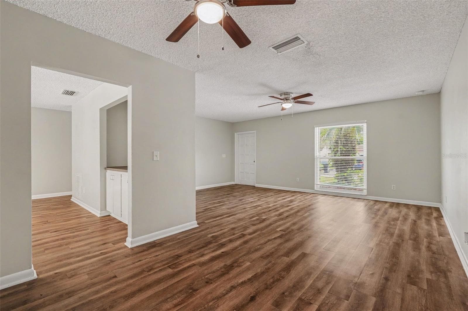 Single Family Residence at 3607 WOODHILL DR, BRANDON, photo 3 of 18