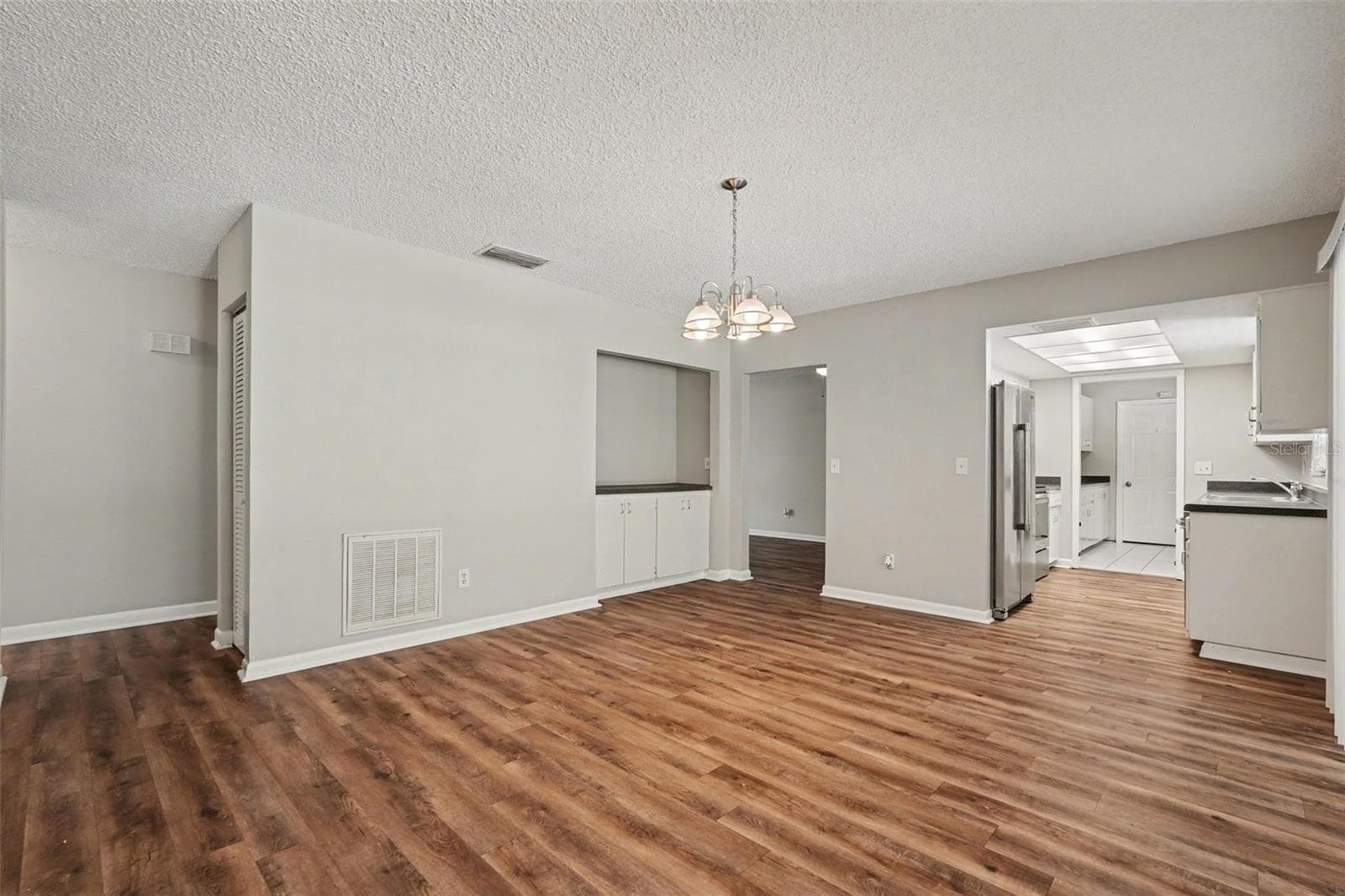Single Family Residence at 3607 WOODHILL DR, BRANDON, photo 6 of 18