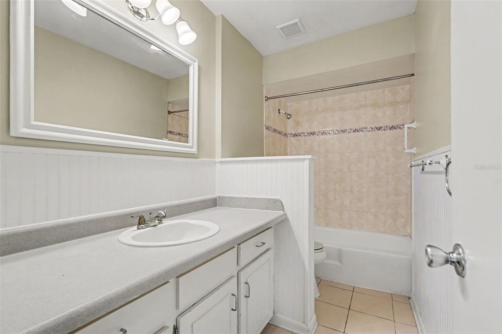 Single Family Residence at 3607 WOODHILL DR, BRANDON, photo 15 of 18