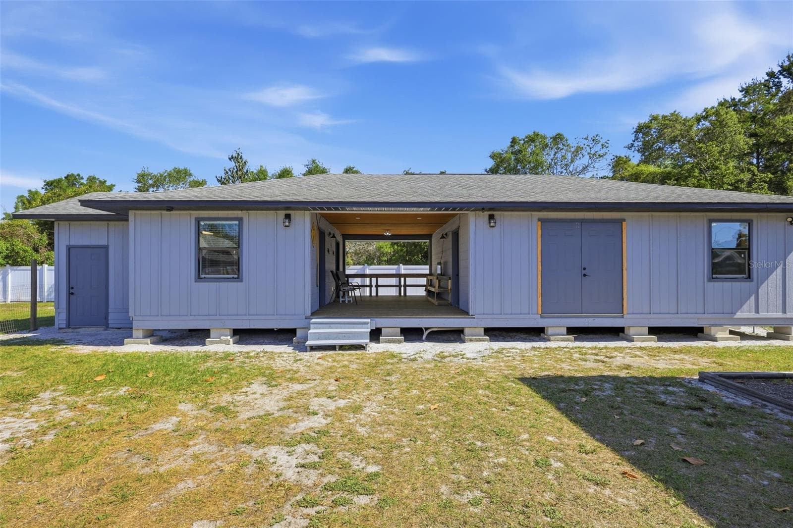 Detached powered Workshop - 168 COMMUNITY DR, DEBARY