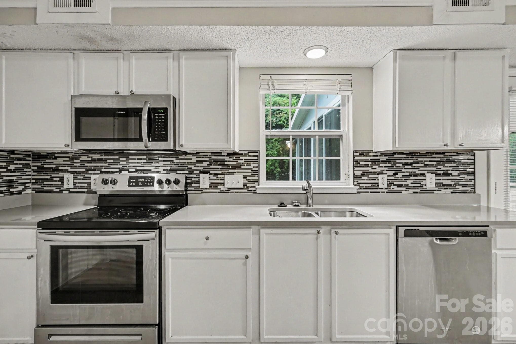 Single Family Residence at 1029 Jordans Pond Lane, Charlotte, photo 7 of 22