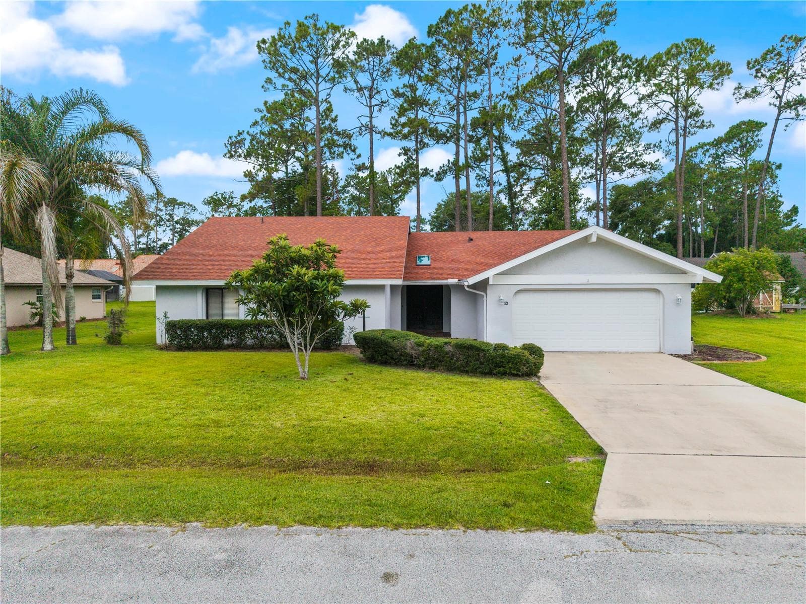 10 VILLAGE LN