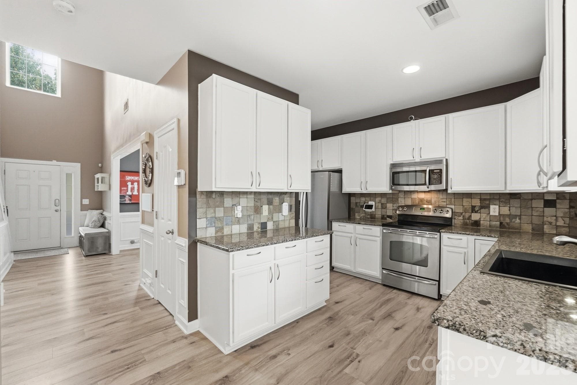 Spacious kitcen - Monroe