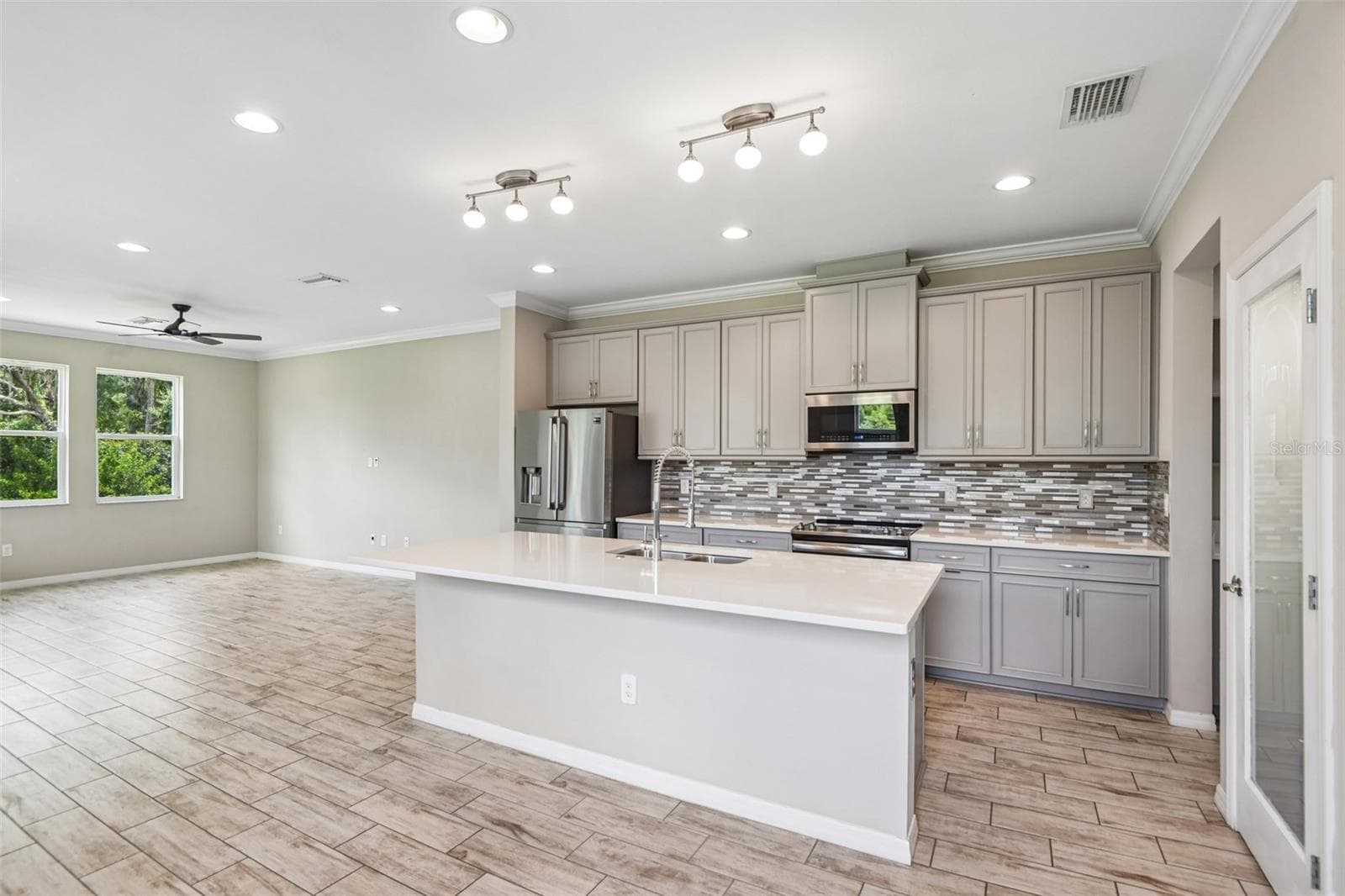 Townhouse at 6706 ROCKY PARK ST, TAMPA, photo 12 of 44