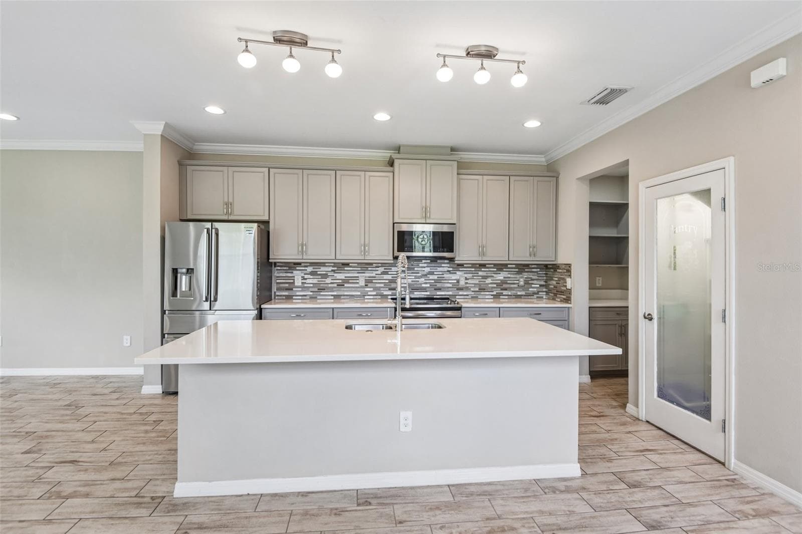 Townhouse at 6706 ROCKY PARK ST, TAMPA, photo 14 of 44
