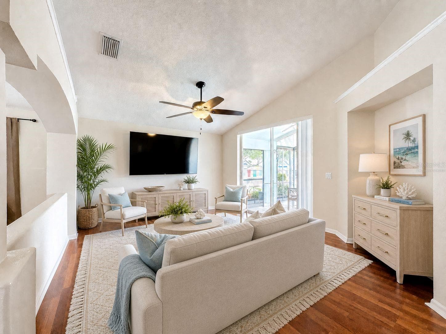 Sun-drenched family room with high ceilings, ideal for entertaining. (Virtually staged) - 7116 COLONY POINTE DR, RIVERVIEW
