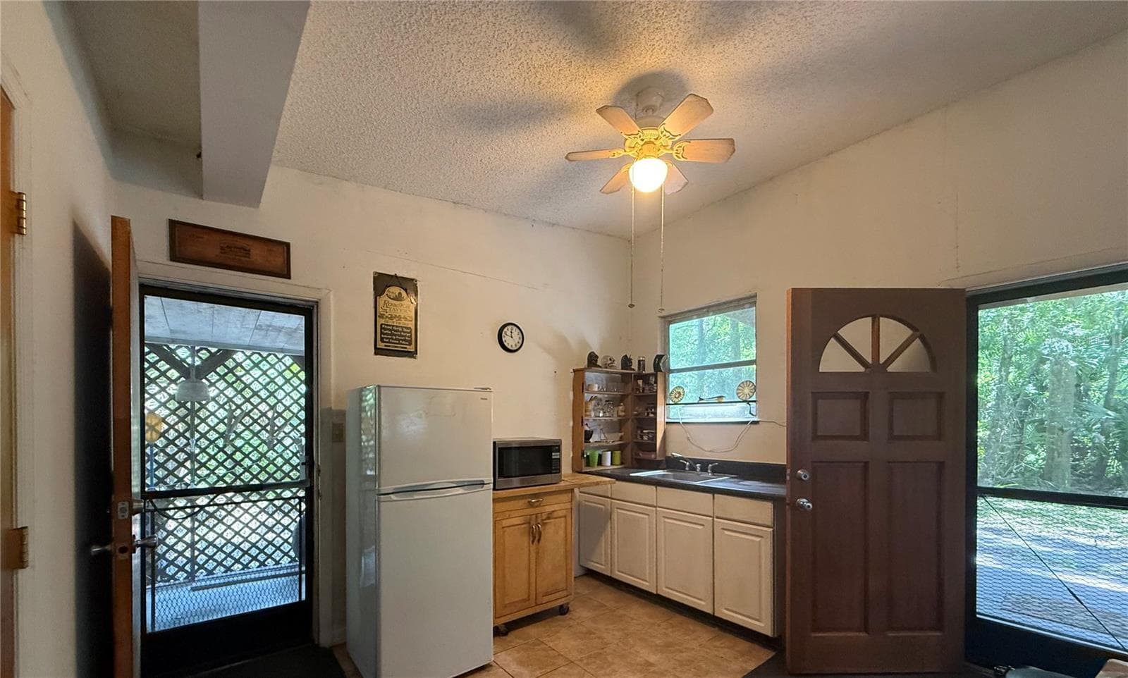 Single Family Residence at 23946 INDIGO RD, ASTOR, photo 11 of 20