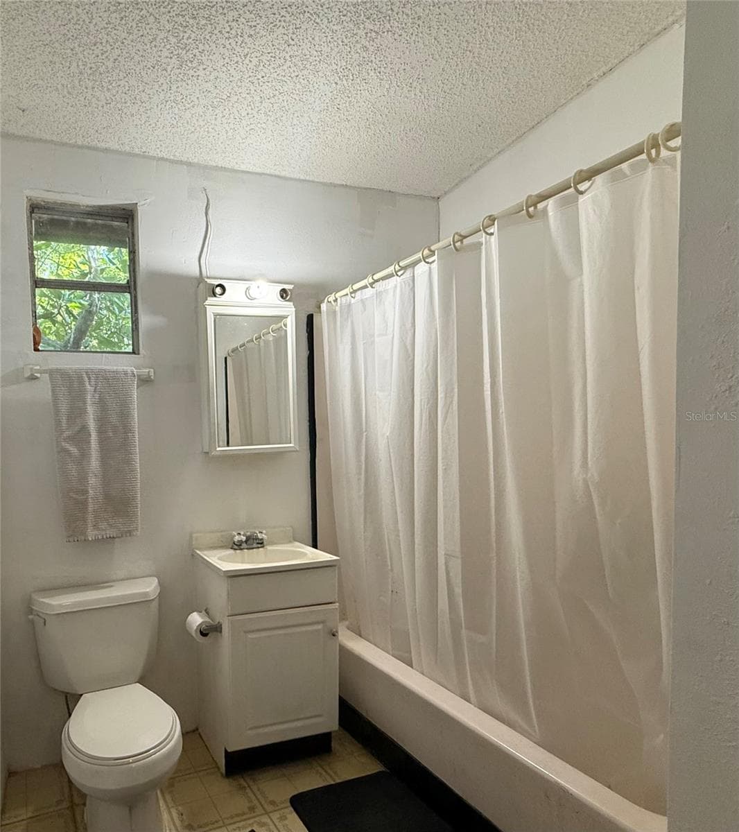 Single Family Residence at 23946 INDIGO RD, ASTOR, photo 14 of 20