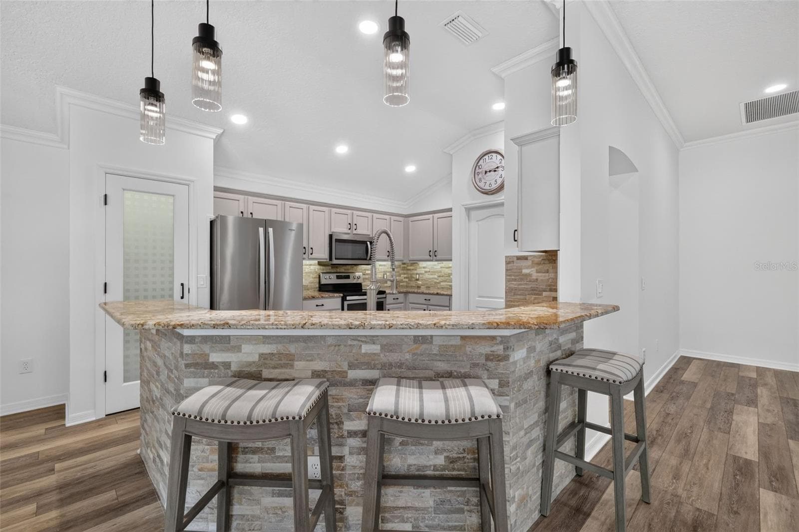 Kitchen Eat-In Breakfast Bar - 522 LOMA PASEO DR, THE VILLAGES