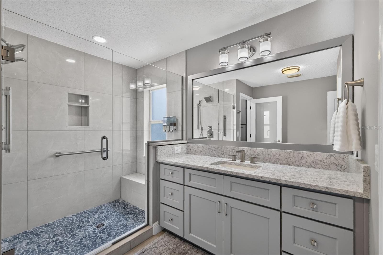Primary Bathroom - 522 LOMA PASEO DR, THE VILLAGES