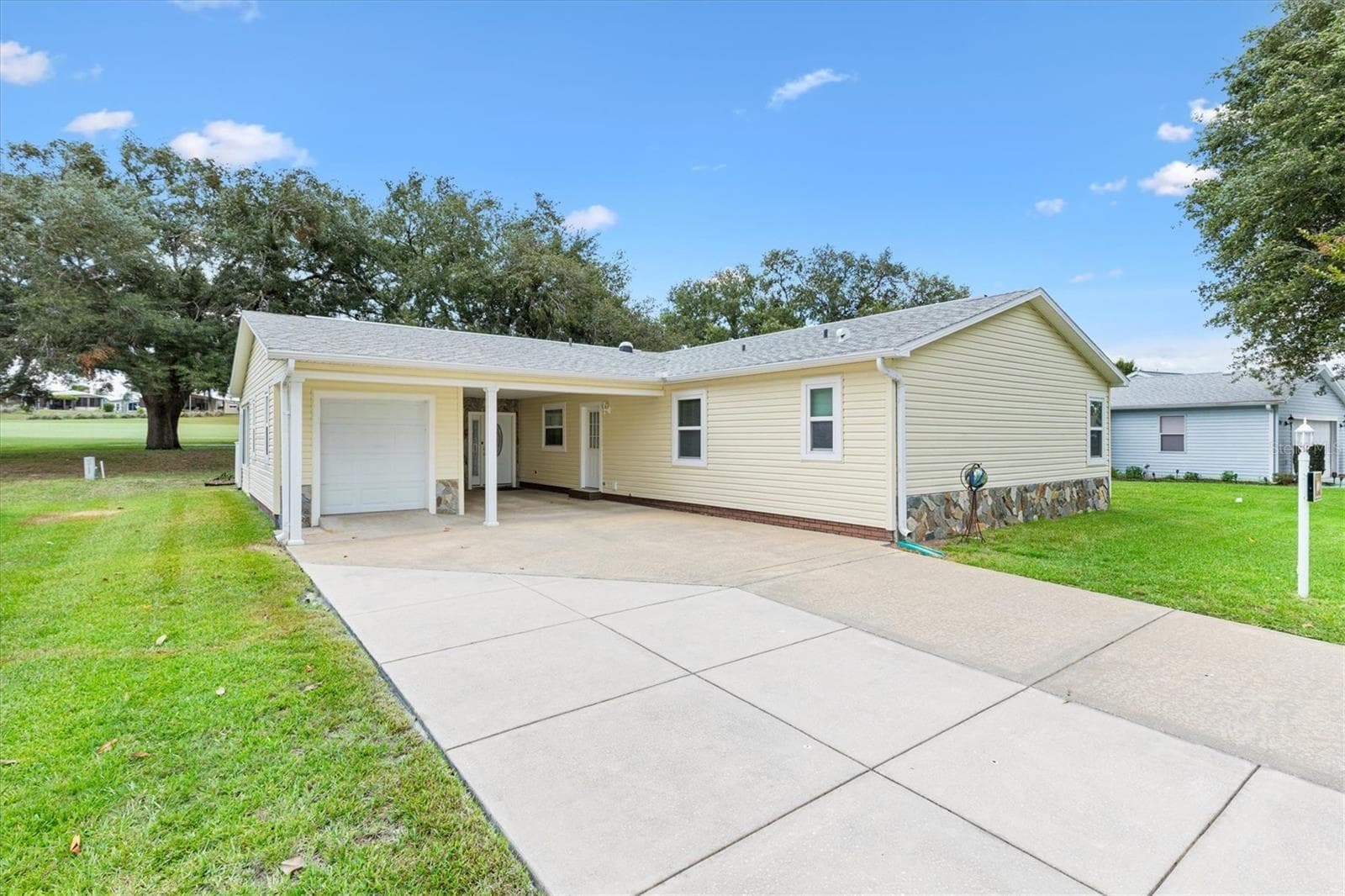Single Family Residence at 723 HEATHROW AVE, THE VILLAGES, photo 2 of 39
