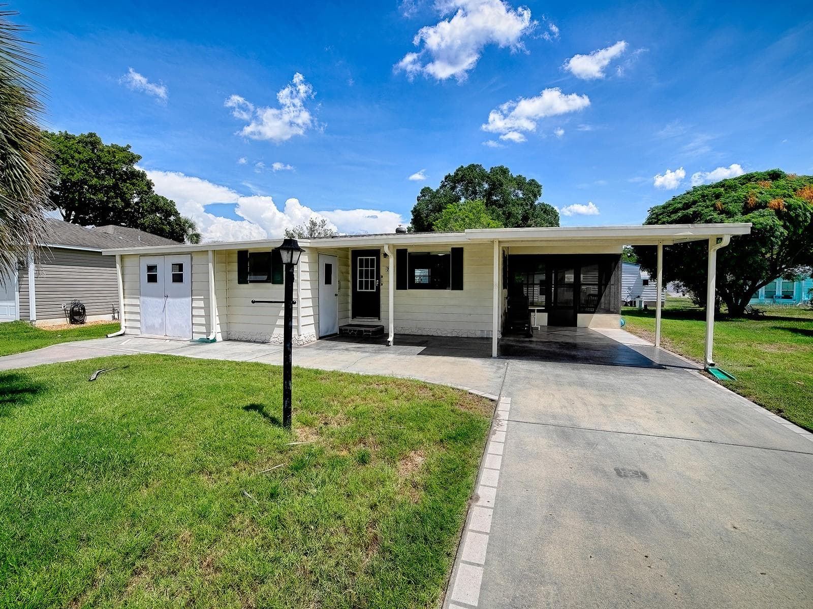 Manufactured Home at 721 SHARON DR, THE VILLAGES, photo 2 of 32