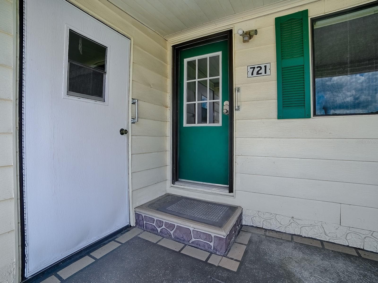 Manufactured Home at 721 SHARON DR, THE VILLAGES, photo 4 of 32