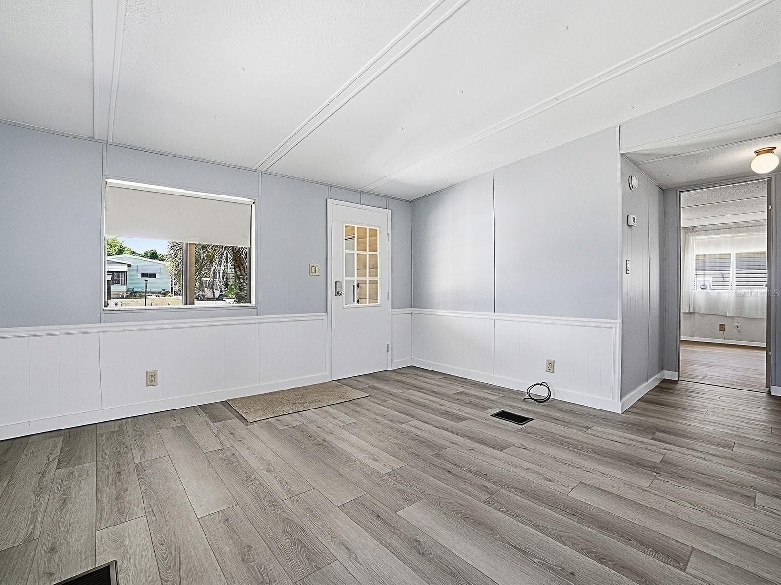 Manufactured Home at 721 SHARON DR, THE VILLAGES, photo 5 of 32