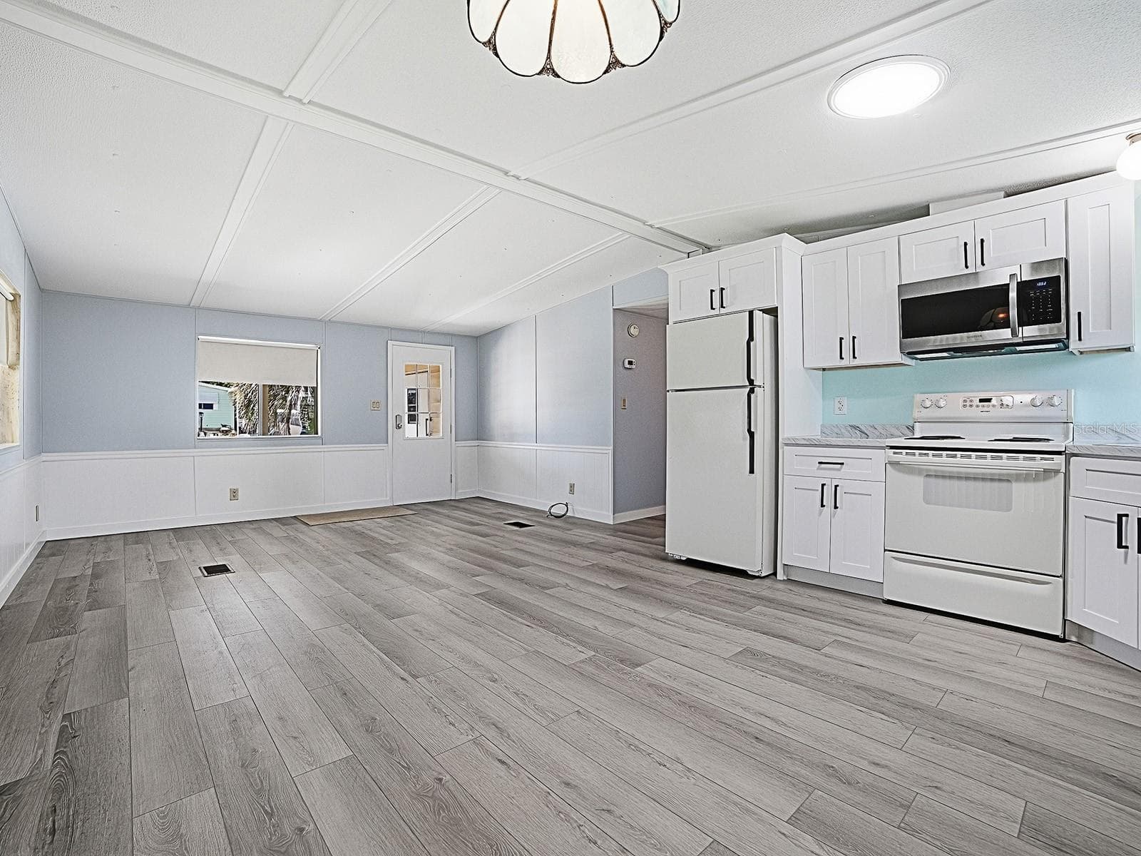 Manufactured Home at 721 SHARON DR, THE VILLAGES, photo 7 of 32