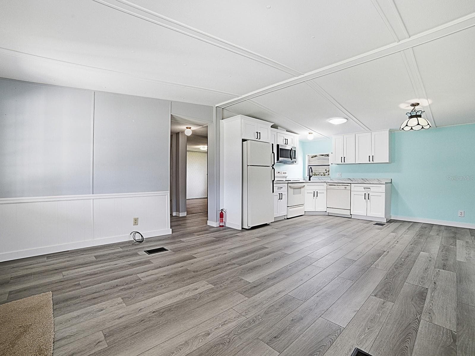 Manufactured Home at 721 SHARON DR, THE VILLAGES, photo 10 of 32