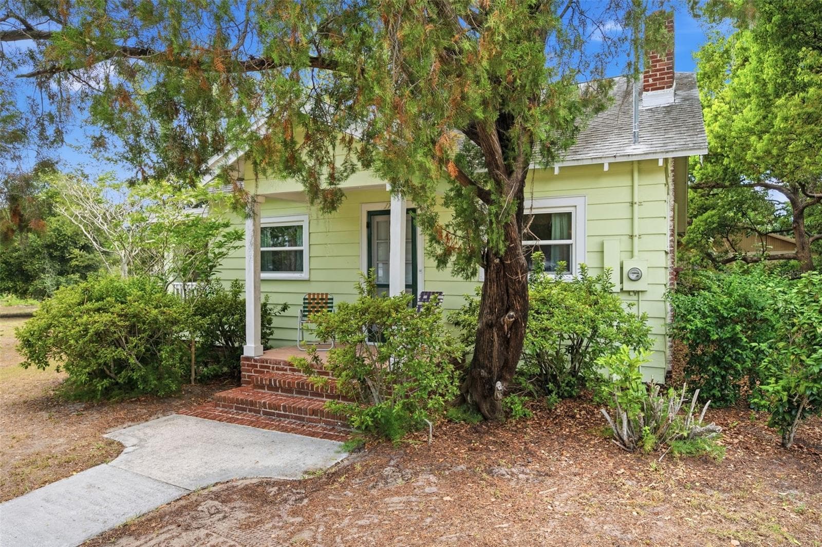 Single Family Residence at 1747 APACHE TRL, CLEARWATER, photo 3 of 64