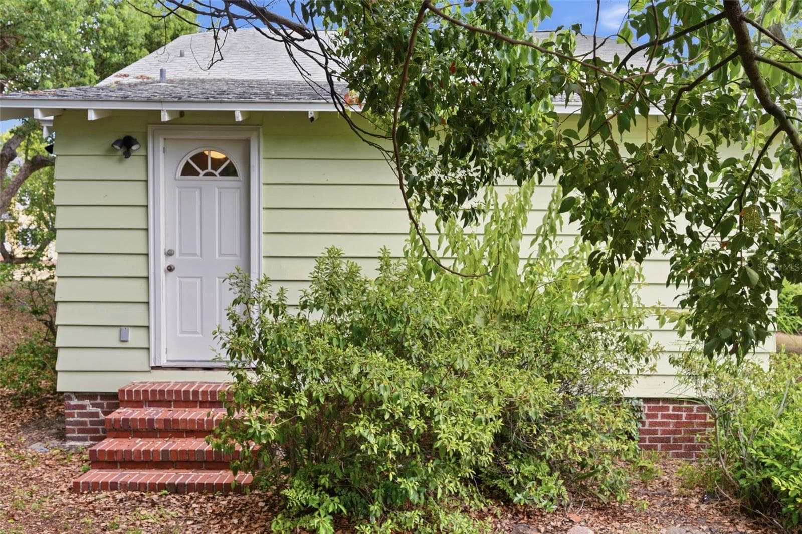 Single Family Residence at 1747 APACHE TRL, CLEARWATER, photo 49 of 64