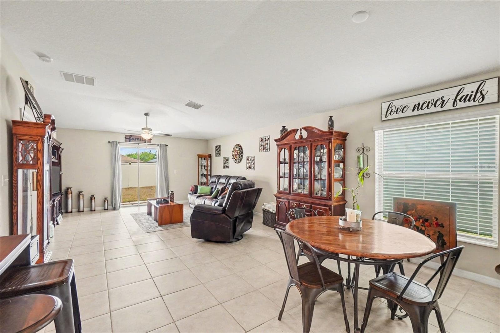 Single Family Residence at 14907 IMPERIAL PURPLE LN, WIMAUMA, photo 6 of 20
