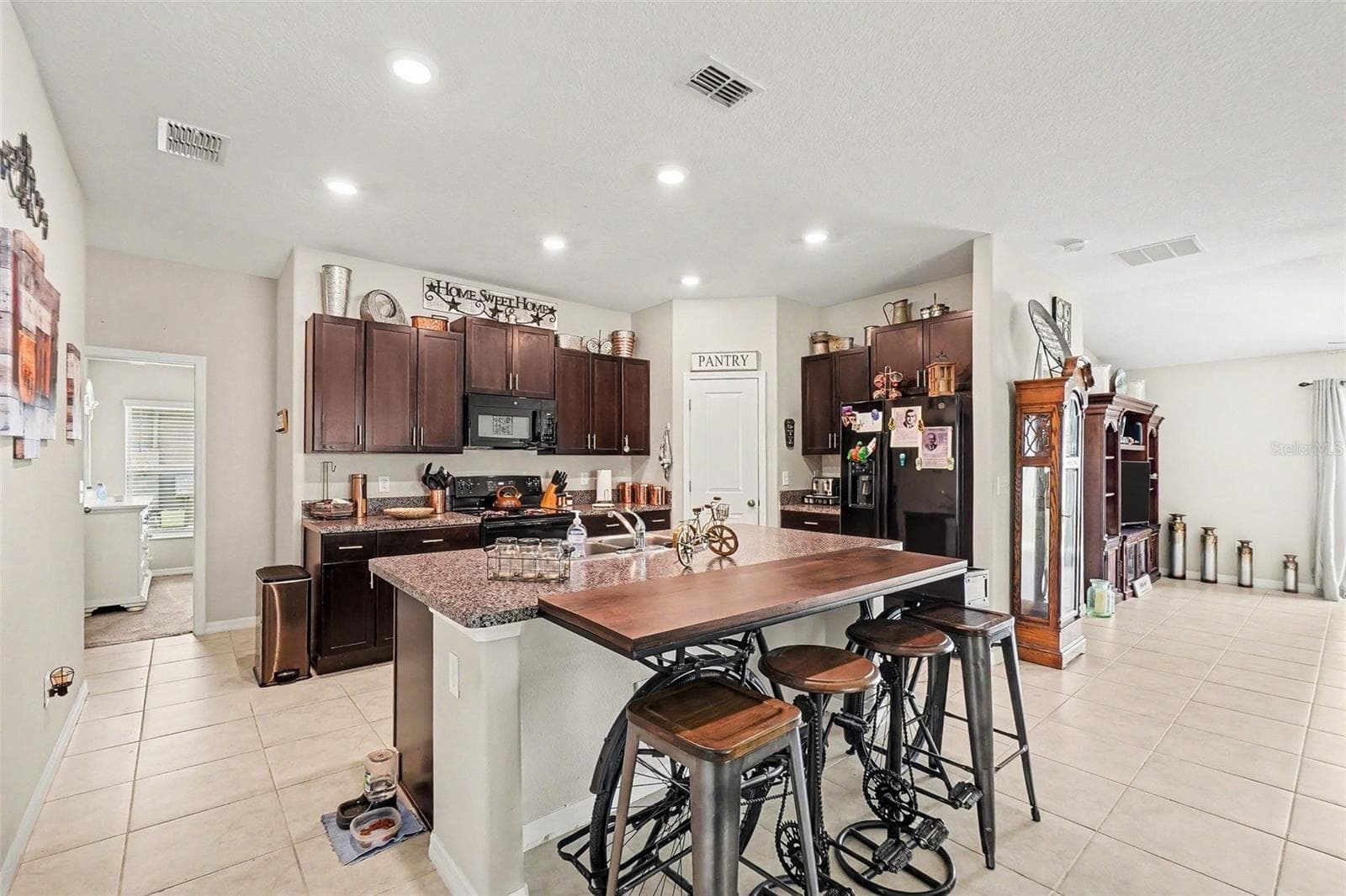 Single Family Residence at 14907 IMPERIAL PURPLE LN, WIMAUMA, photo 3 of 20