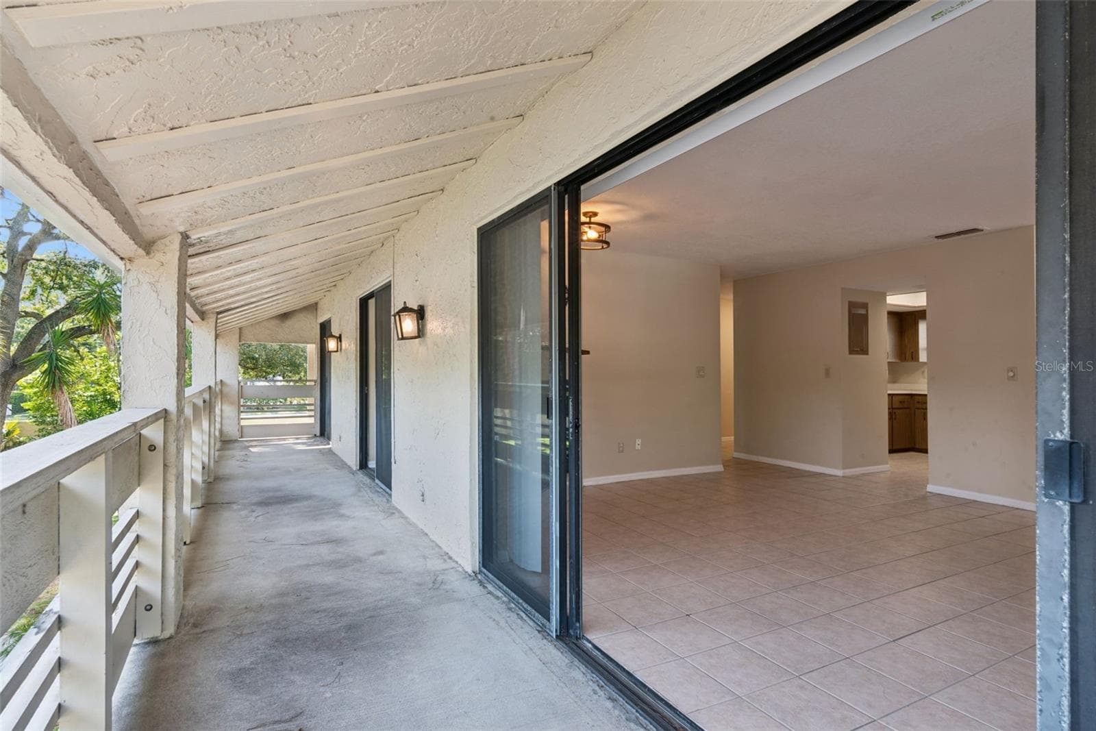 Expansive covered patio with access from 3 rooms - 445 S NETHERWOOD CRES #2, ALTAMONTE SPRINGS