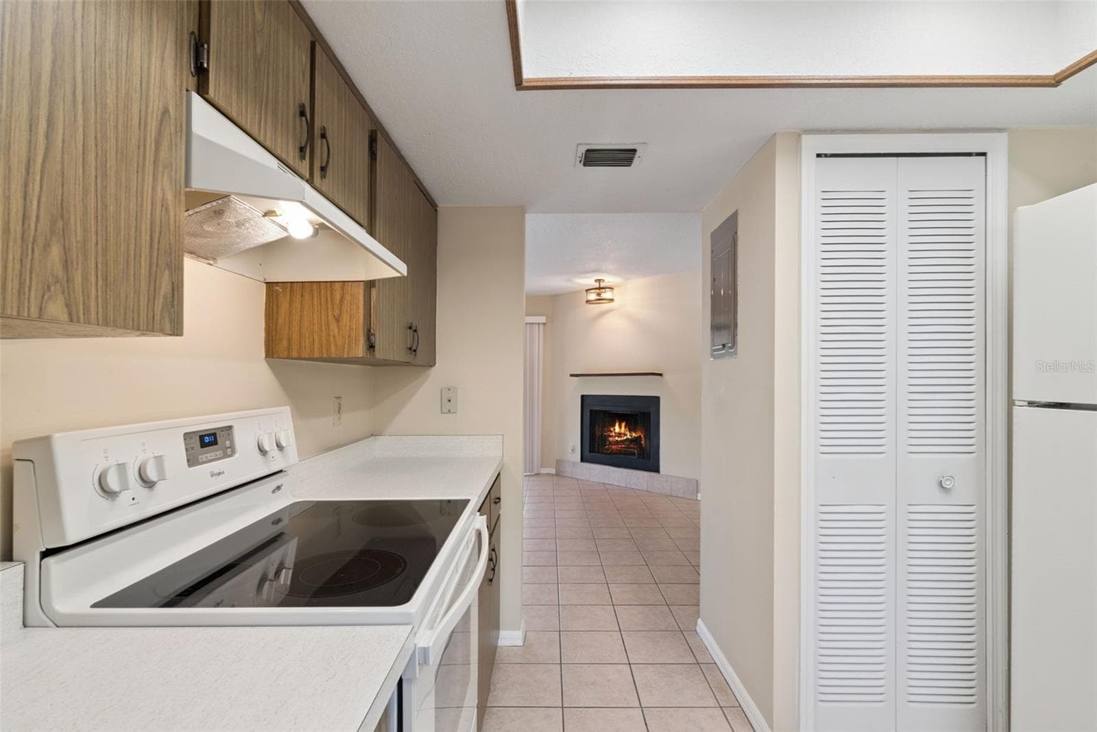 Closet pantry in kitchen - 445 S NETHERWOOD CRES #2, ALTAMONTE SPRINGS