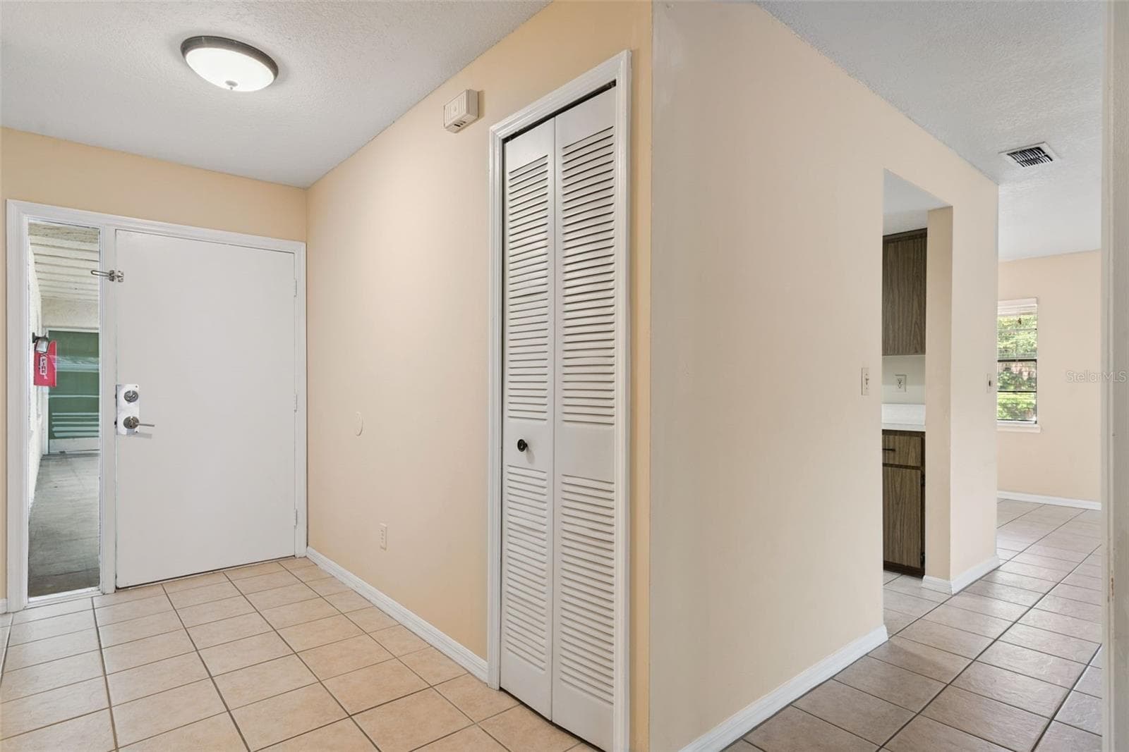 Storage closet in the foyer - 445 S NETHERWOOD CRES #2, ALTAMONTE SPRINGS