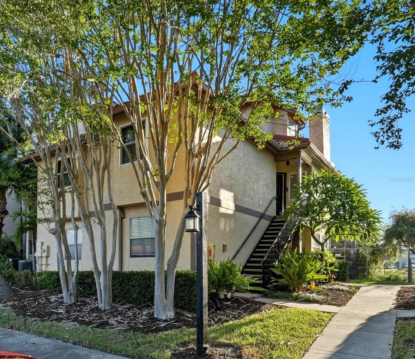 2400 FEATHER SOUND DR #1428