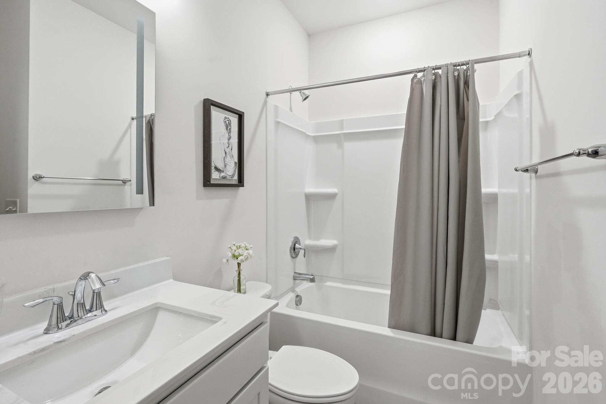 Main floor full bathroom - 4870 Summerside Drive, Lake Wylie