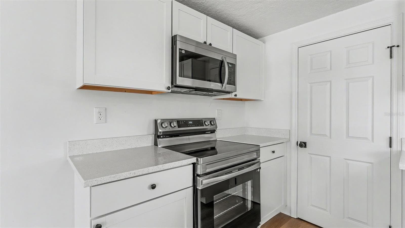 Single Family Residence at 1726 CORDOVA CIR W, LAKELAND, photo 8 of 35