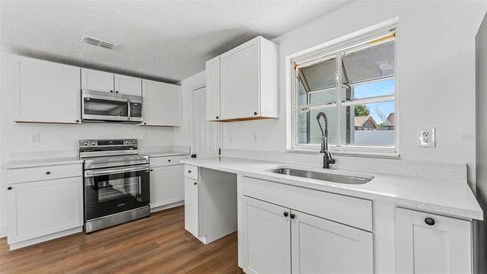 Single Family Residence at 1726 CORDOVA CIR W, LAKELAND, photo 9 of 35