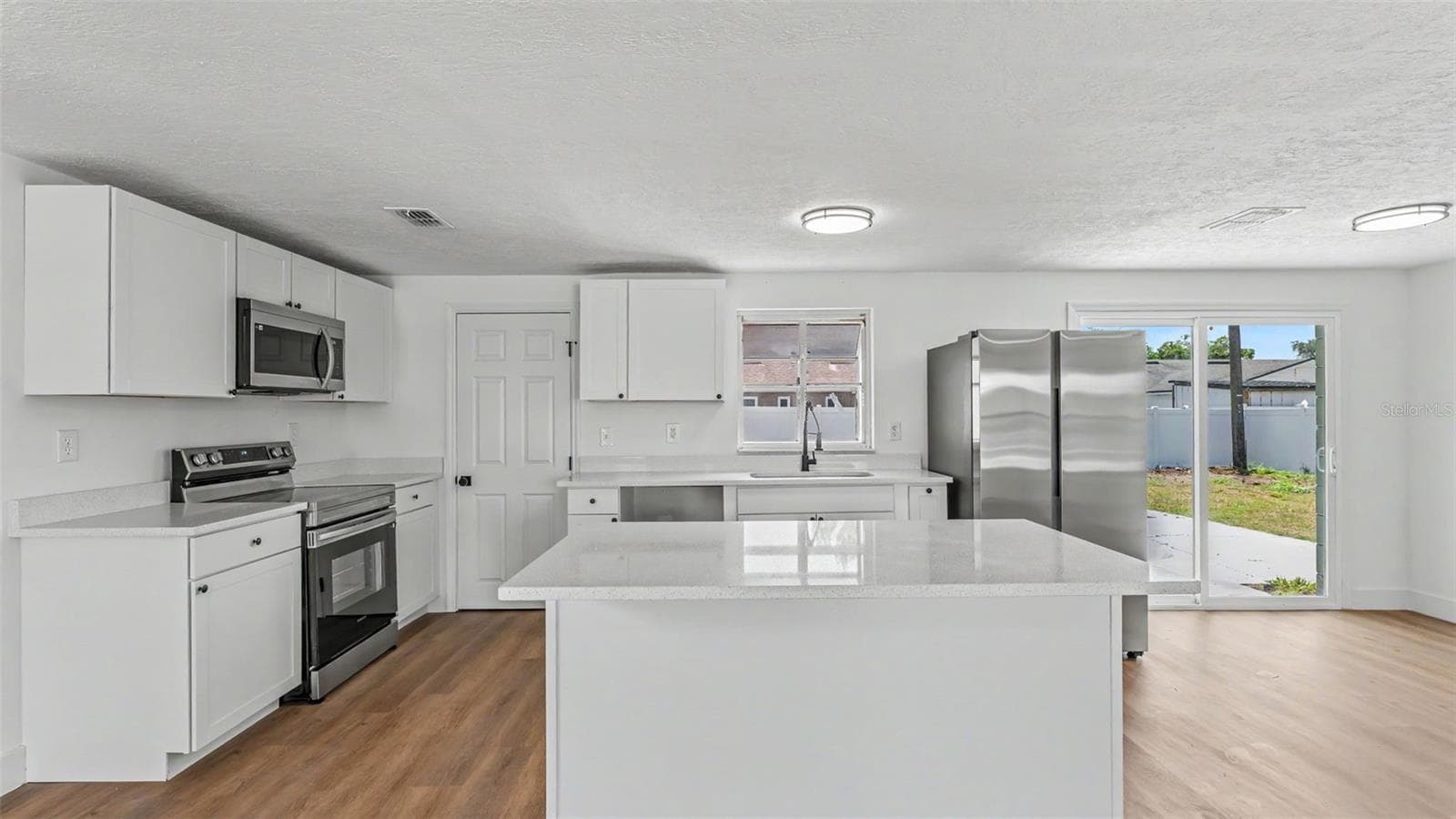 Single Family Residence at 1726 CORDOVA CIR W, LAKELAND, photo 12 of 35